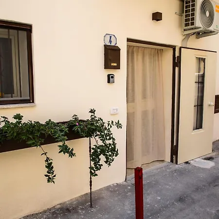 Apartment Scillo House